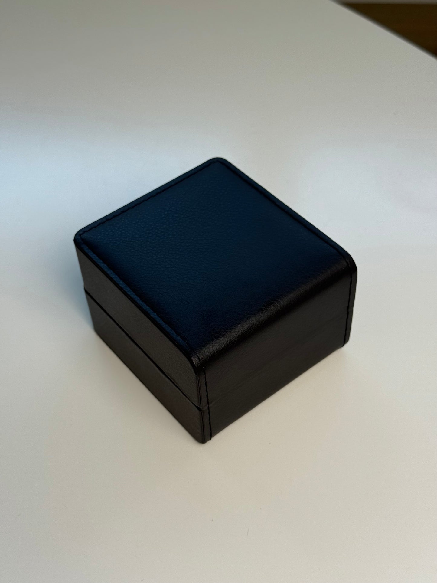 Boîte de présentation luxe pour montre – Cuir noir et intérieur blanc